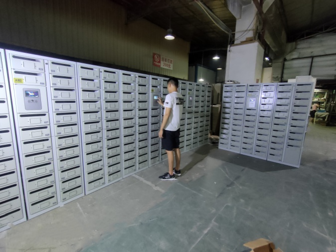 大連奧特萊斯連鎖高端商城，智能文件柜調(diào)試完成！