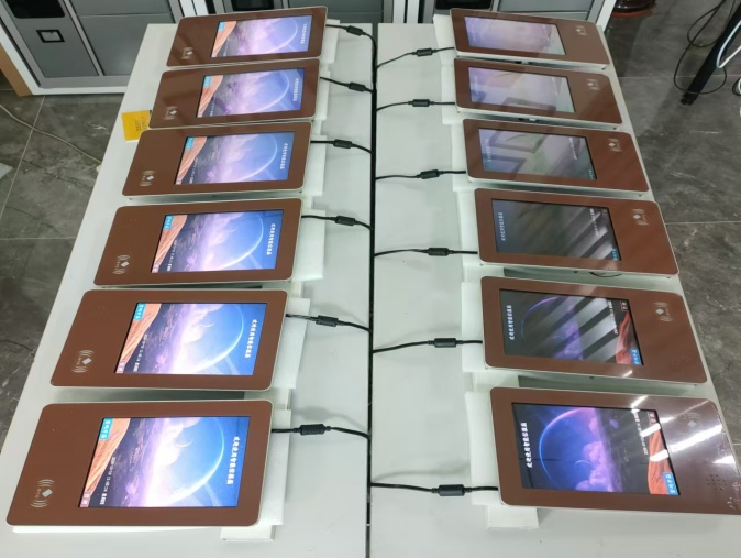 喜訊！本公司升級(jí)8寸屏智能信報(bào)箱控制面板！